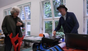 bezoekers in glas atelier | edelglas